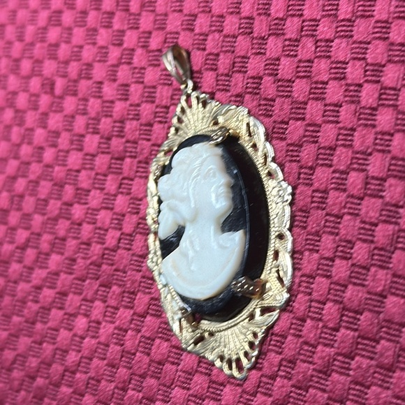 Vintage Very Old Black & White Cameo Gold Details Pendant Gold??? - Picture 4 of 11